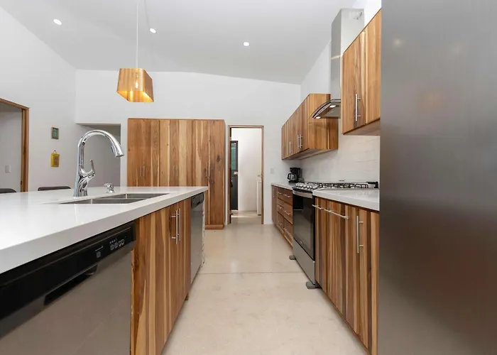 Serenity 6 Bedroom - 1 Minute To The * Santa Cruz (Guanacaste)