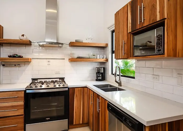Serenity 6 Bedroom - 1 Minute To The Сasa de vacaciones *