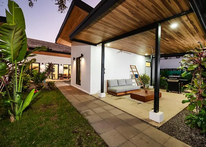 Serenity 6 Bedroom - 1 Minute To The * Santa Cruz (Guanacaste)