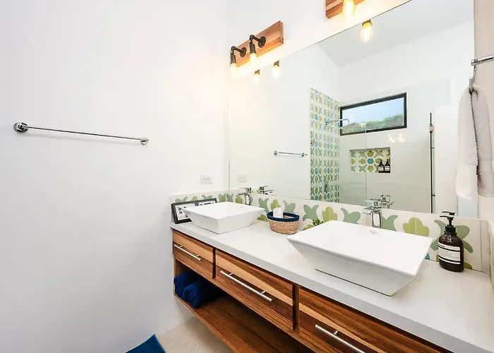 Serenity 6 Bedroom - 1 Minute To The *